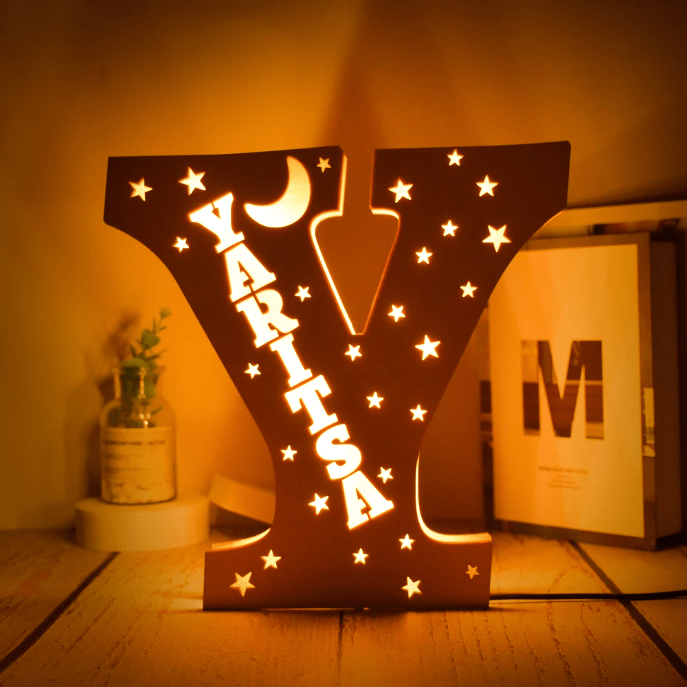 kiddiprint.com Y / 19cm KiddiLight™ - Veilleuse LED Personnalisée en Bois Lune Étoile - Lettre Alphabet avec Prénom Gravé
