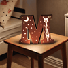 Lampe à lumière douce personnalisée en forme de M lumineux avec prénom gravé