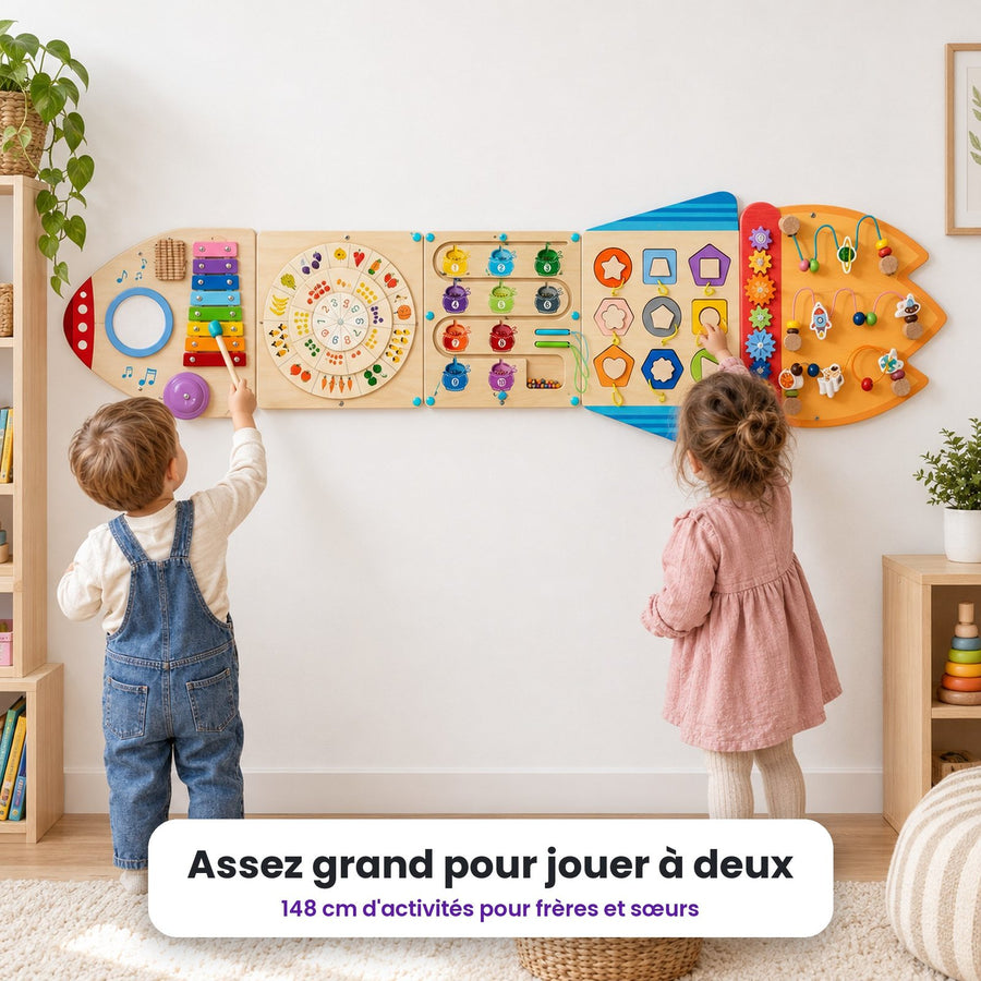 Busy board mural Fusée en bois : enfant qui joue