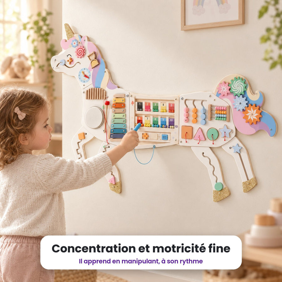 Busy board mural Licorne : enfant qui joue