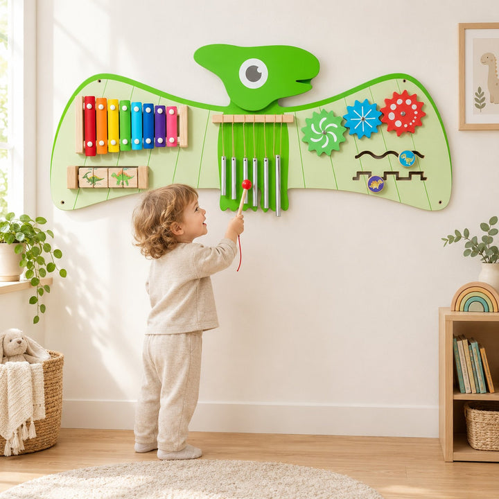 Busy board mural Ptérosaure en bois fixé au mur d'une chambre d'enfant