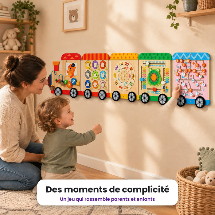 Busy board mural Train et wagons : enfant qui joue