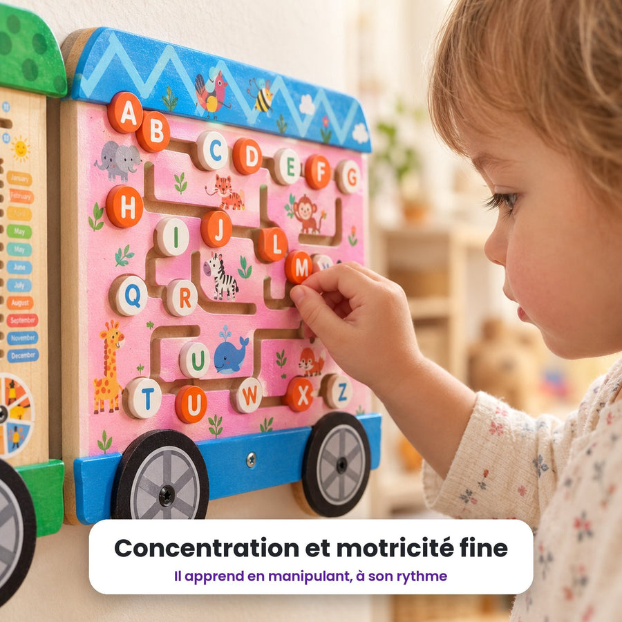 Busy board mural Train et wagons : enfant qui joue
