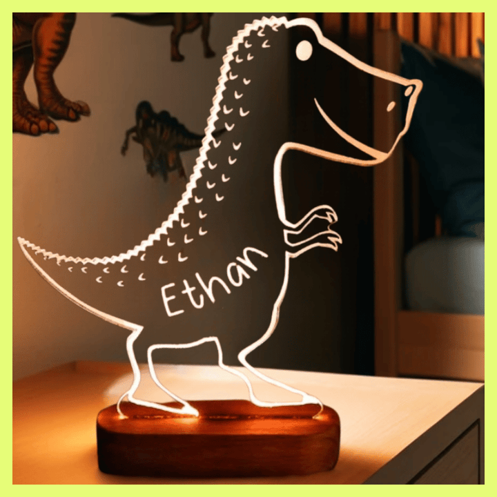 kiddiprint.com Veilleuse Dino Mignon 2 KiddiLight™ - Veilleuse Enfant Personnalisée Prénom – Dinosaure T-Rex LED Base Bois