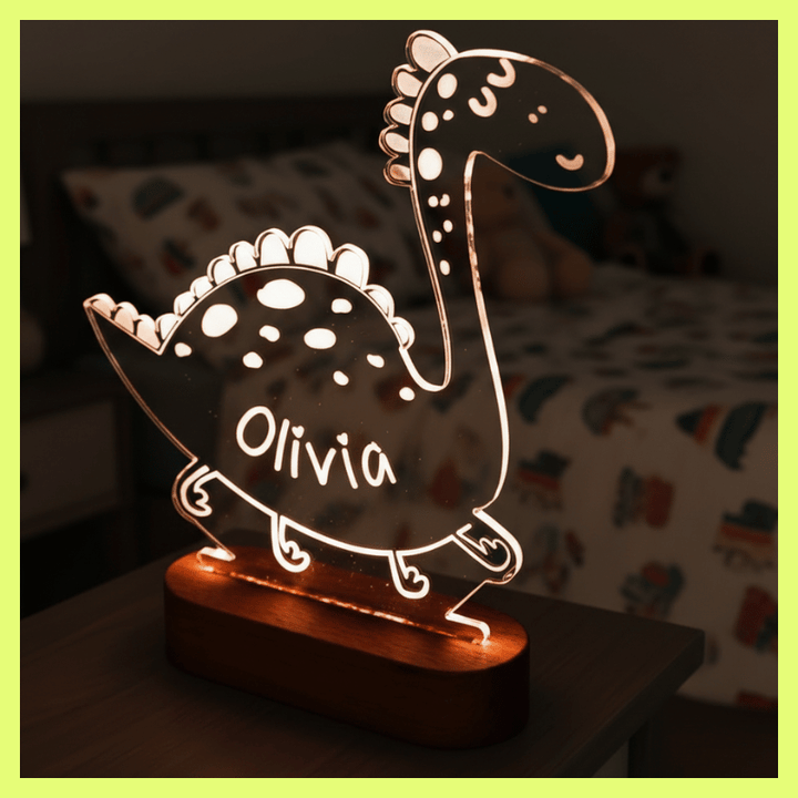 kiddiprint.com Veilleuse Dino Mignon 8 KiddiLight™ - Veilleuse Enfant Personnalisée Prénom – Dinosaure Long Cou LED Base Bois