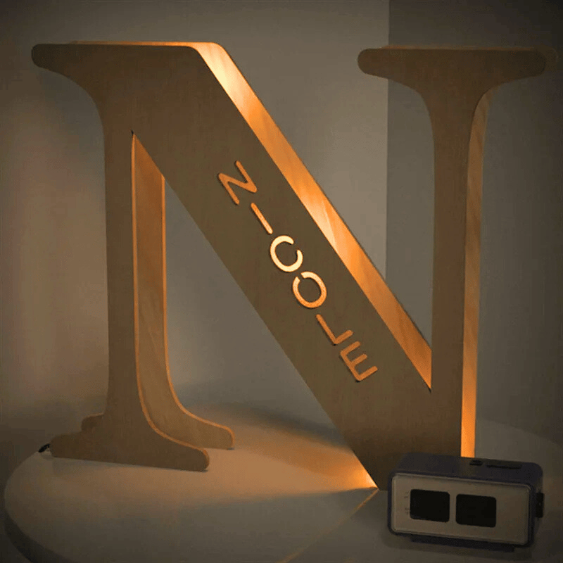 kiddiprint.com N / 24cm KiddiLight™ - Veilleuse LED Personnalisée en Bois - Lettre Alphabet avec Prénom Gravé