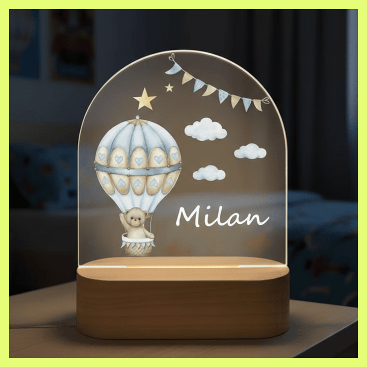 kiddiprint.com Veilleuse Ourson Montgolfière Bleu KiddiLight™ - Veilleuse Enfant Personnalisée Prénom – Ourson Montgolfière Bleu LED Base Bois